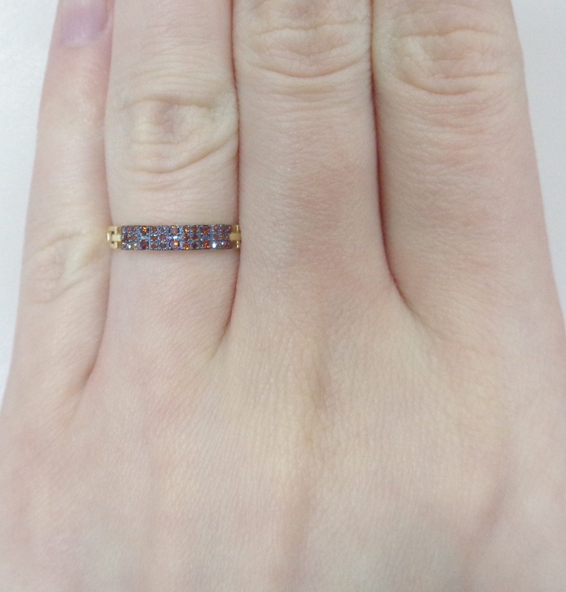 Кольцо из желтого золота с оранжевыми бриллиантами